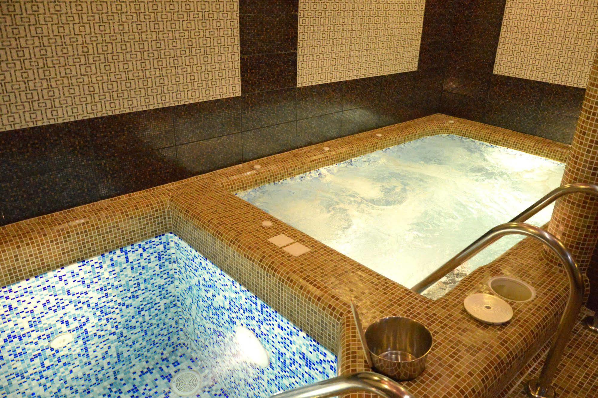 Hotel Fortuna ลวีฟ ภายนอก รูปภาพ